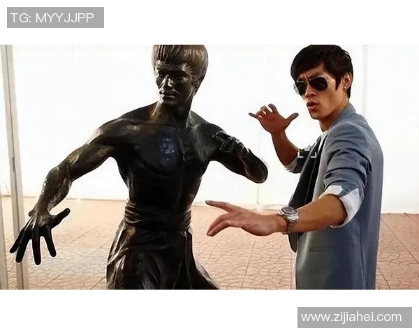 足球明星保镖勇敢拦截骚扰者展现职业素养与责任感 足球明星保镖勇敢拦截骚扰者展现职业素养与责任感