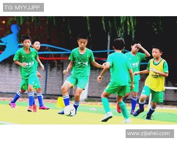 追梦绿茵场足球明星们的奋斗与坚持励志故事分享